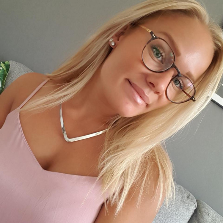 Karina_SXX: Beiße nicht Karina_SXX: Beiße nicht
